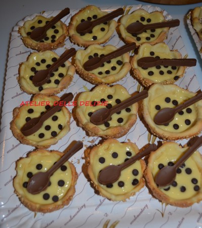 Cestini cioccococco con cucchiaini di cioccolato
